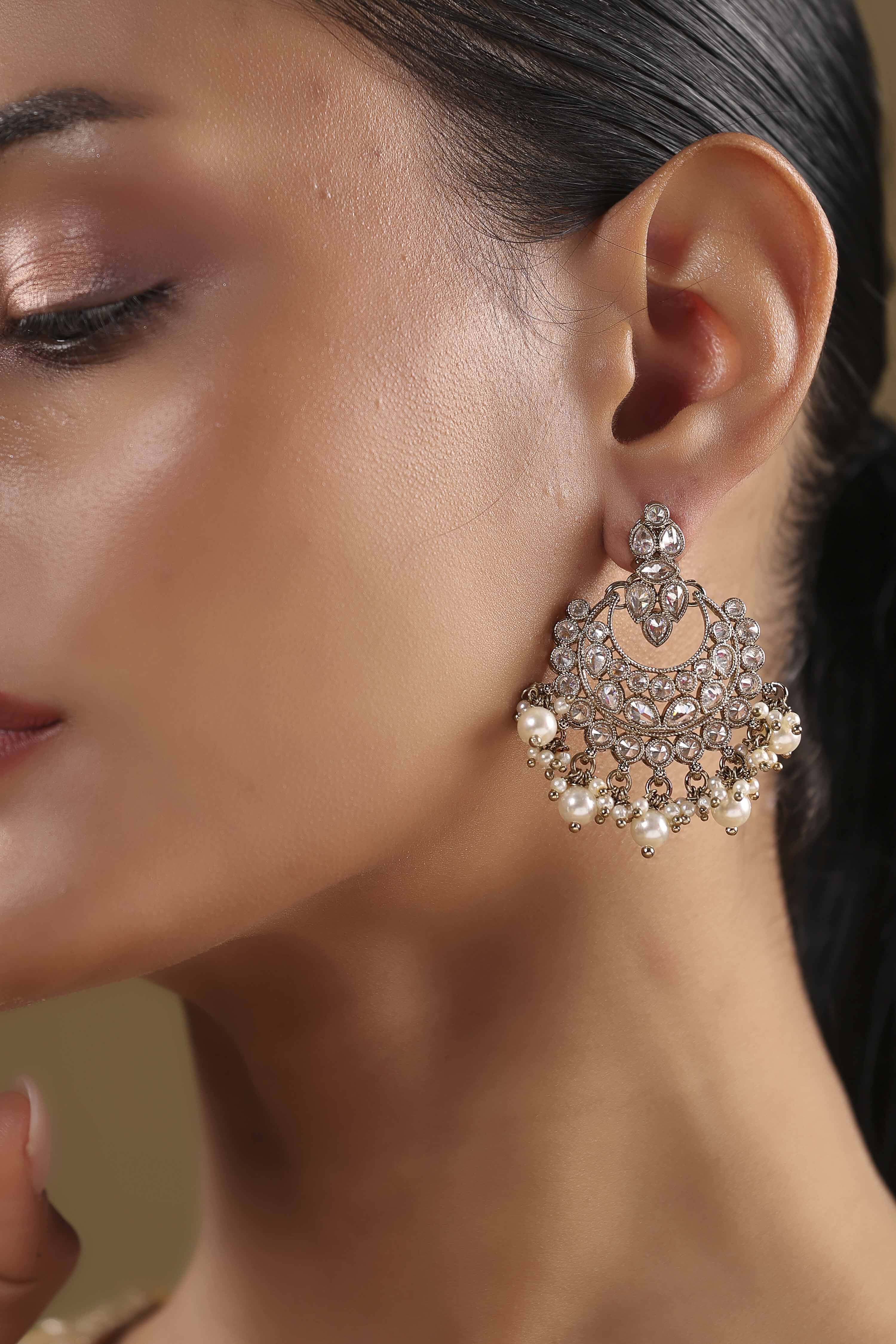 White Alloy Chaandbali image number 1