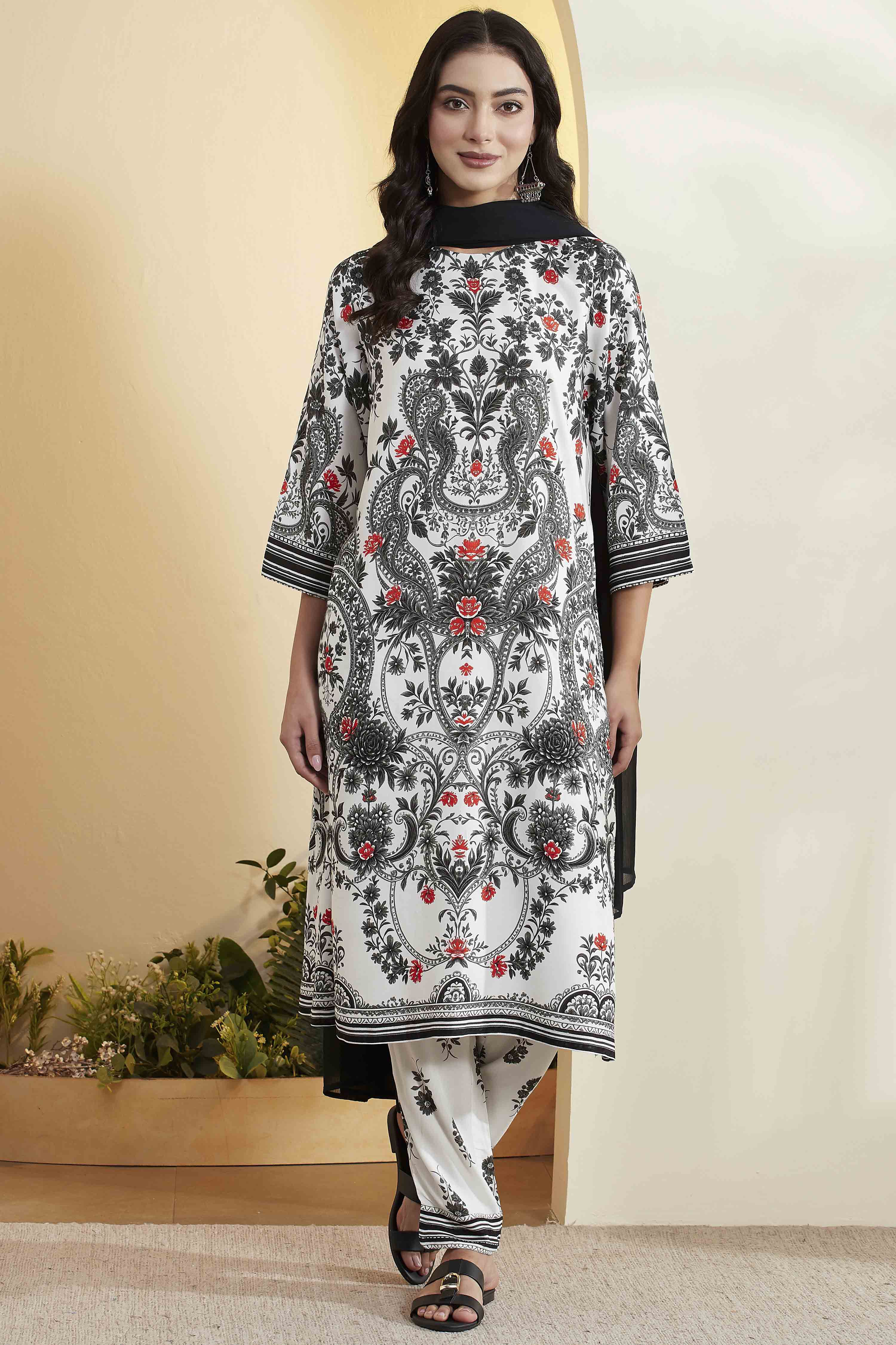 Black & White Viscose Rayon Floral Straight Kurta Set image number 7