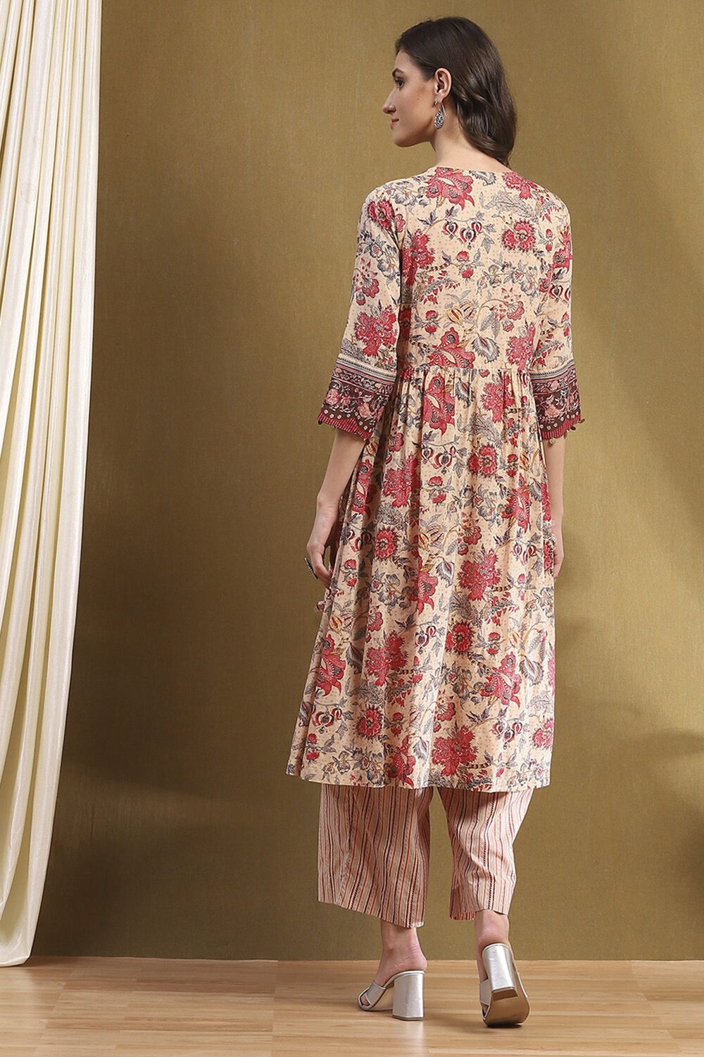 Beige Cotton Floral Printed Gathered A-Line Kurta Set image number 4