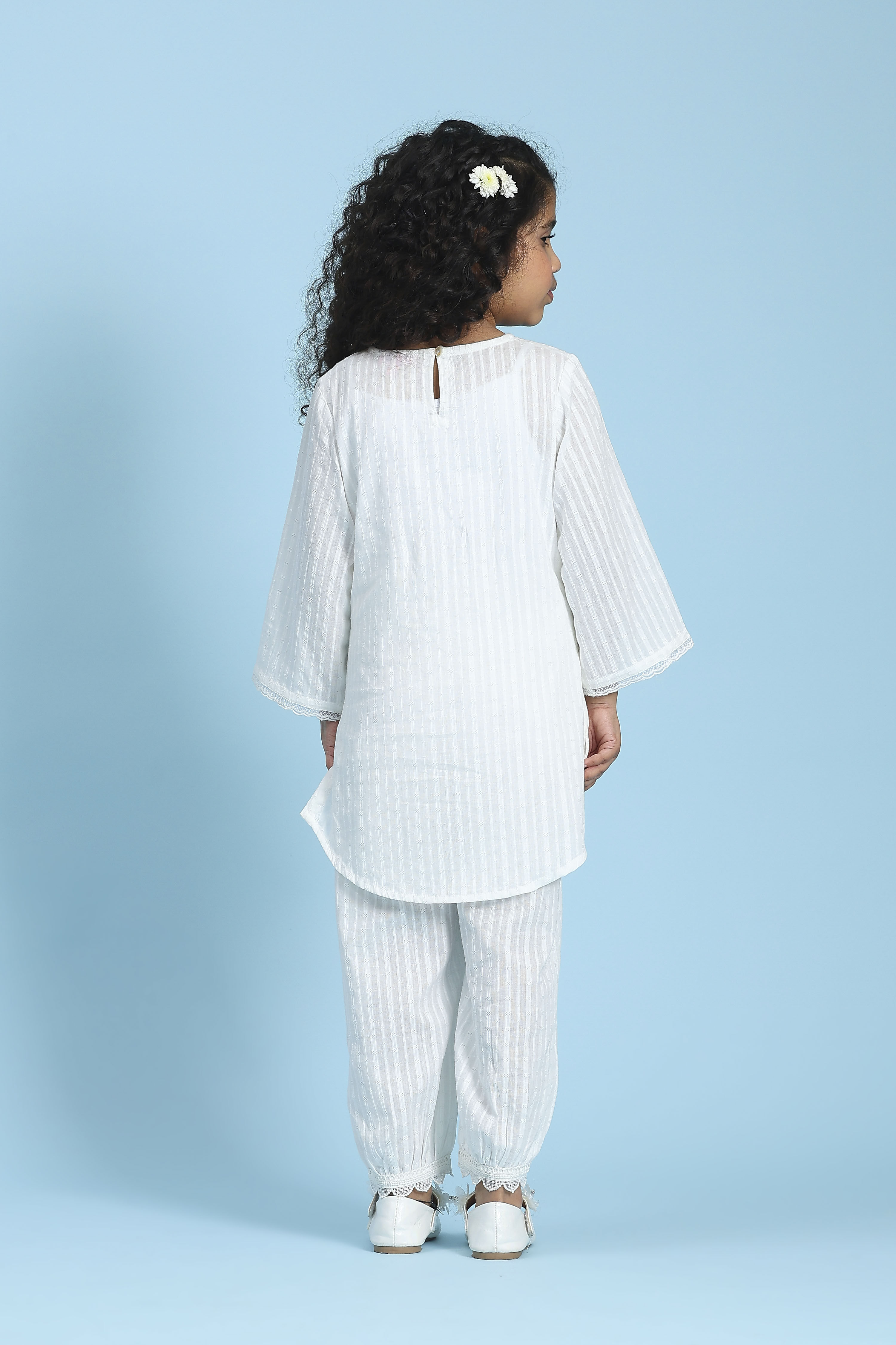 White Cotton Solid Straight Suit Set image number 4
