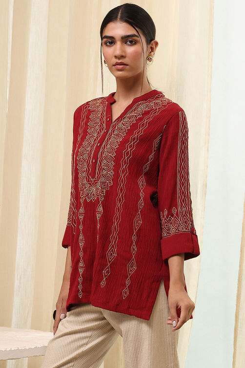 Red Embroidered Straight Short Kurta image number 2