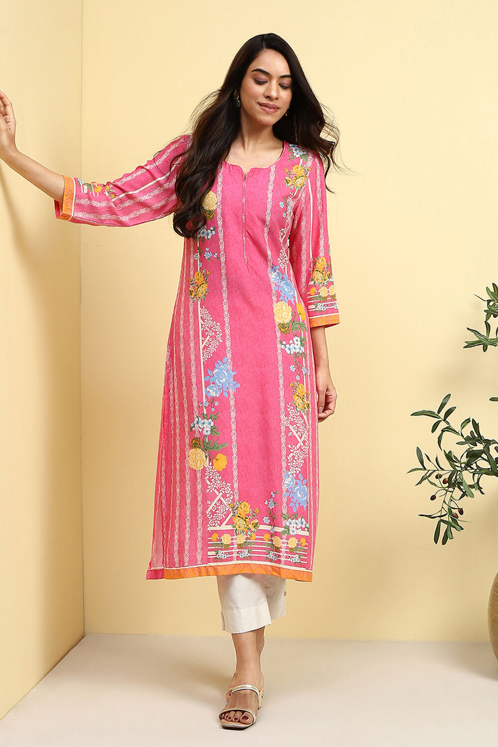 Purple Floral Printed Regular Fit Straight Kurta image number 0