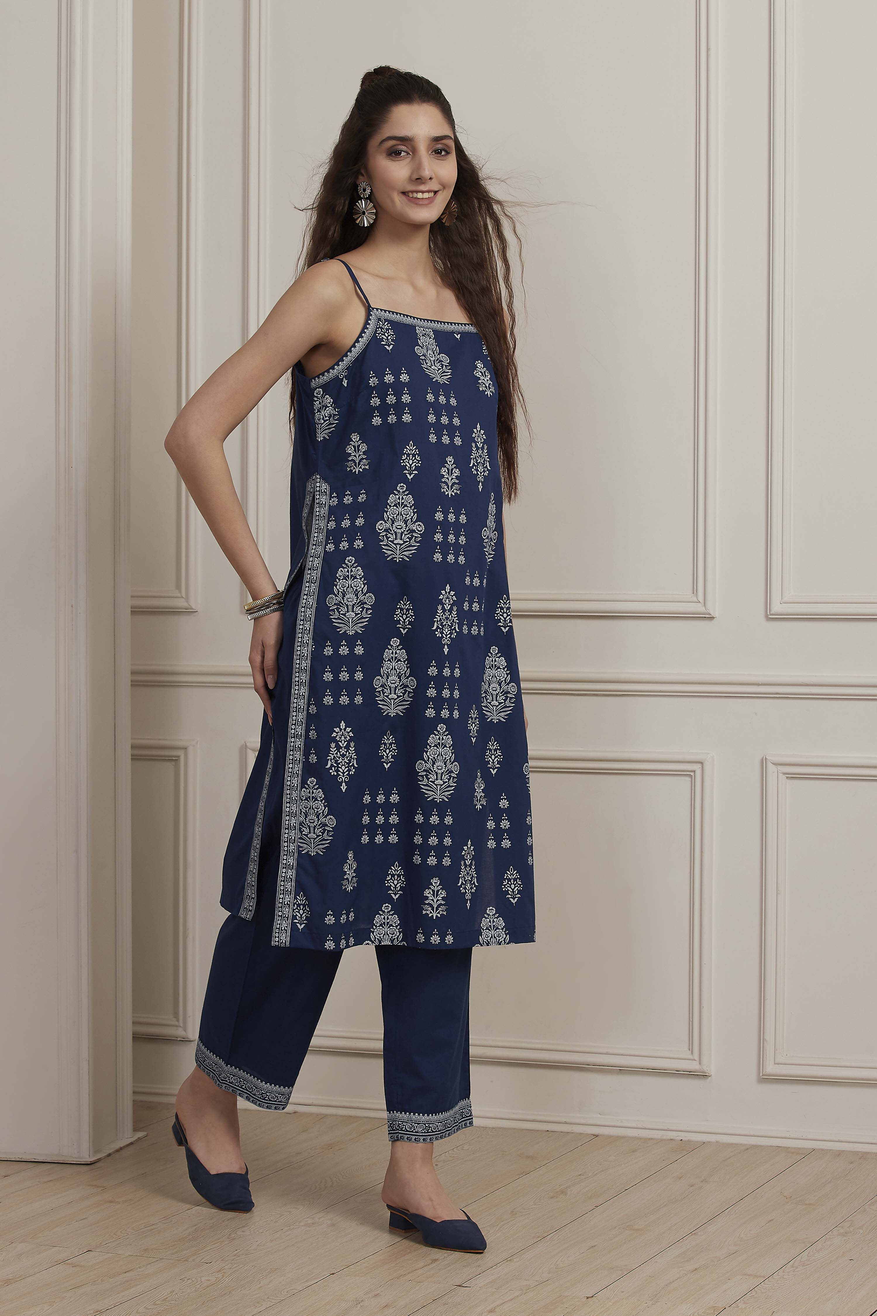 Indigo Cotton Printed Strappy Straight Kurta Set image number 4