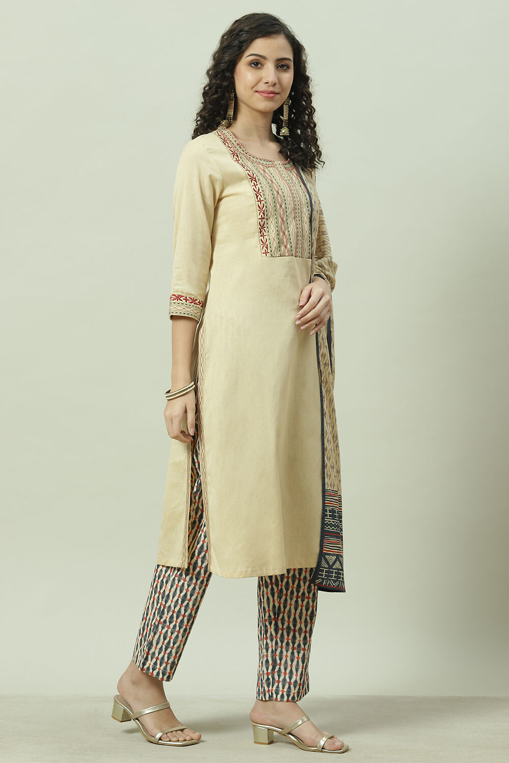 Blue Straight Kurta Regular Pants Suit Set image number 6