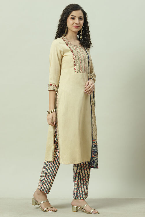 Beige Straight Kurta Regular Pants Suit Set image number 6