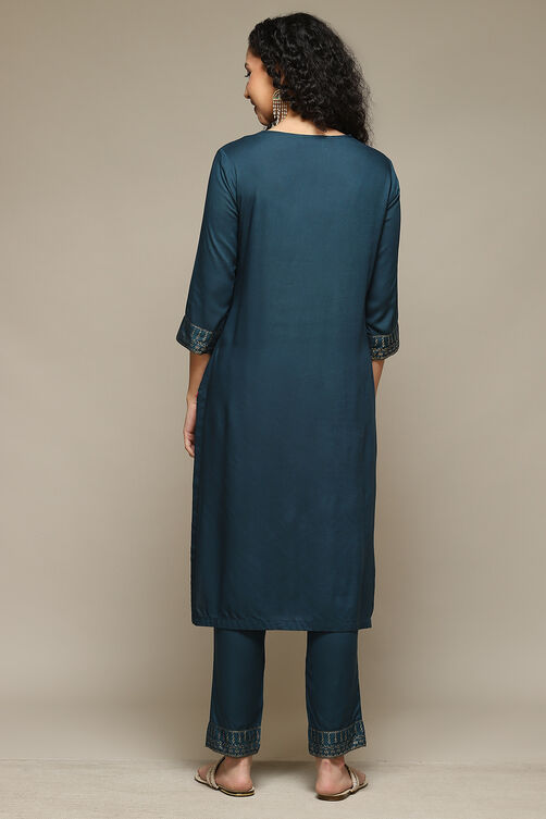 Plum Rayon Straight Kurta Pants 2 Piece Set image number 4