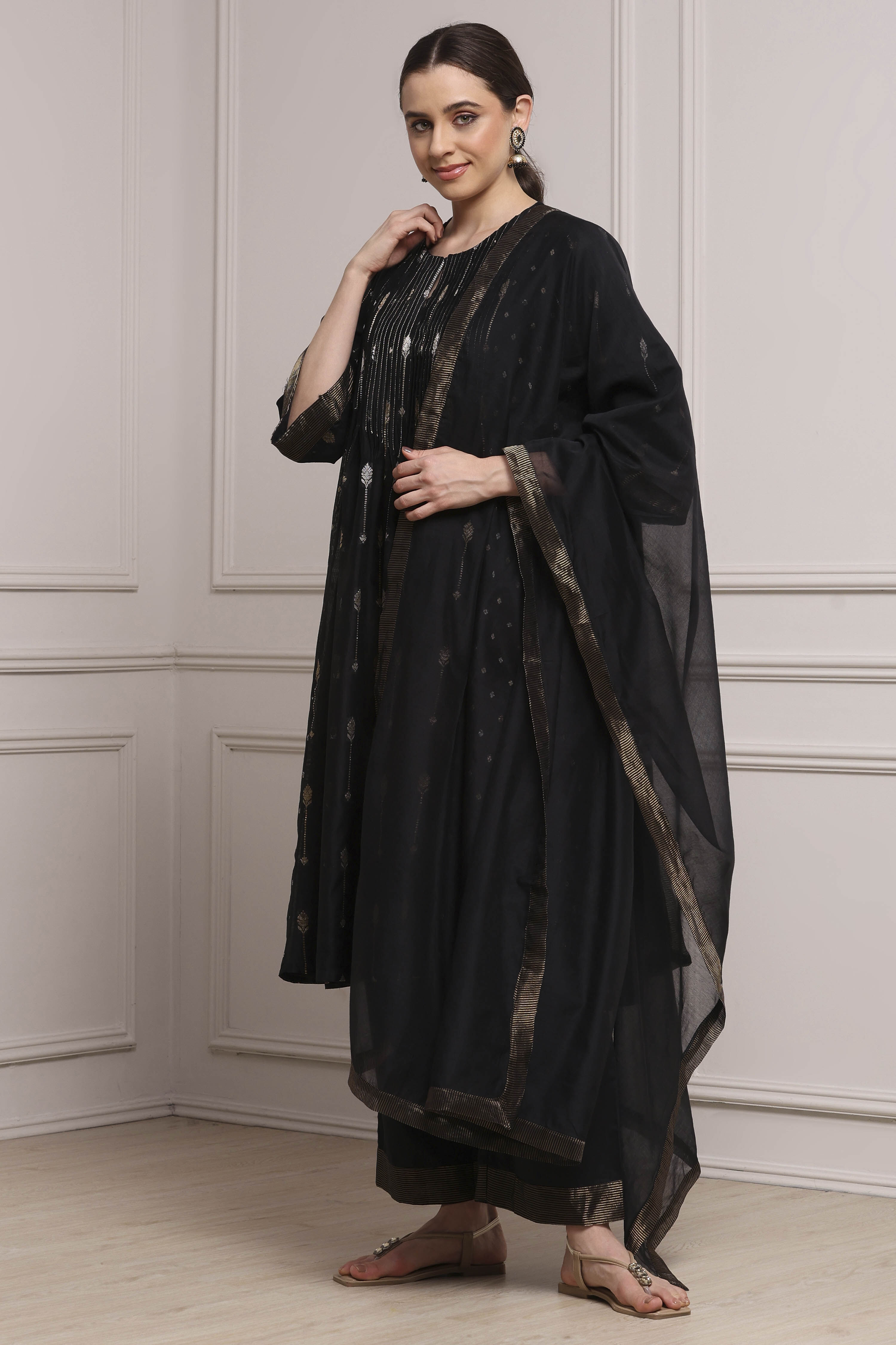 Black Silk Yarndyed Gathered Suit Set image number 3