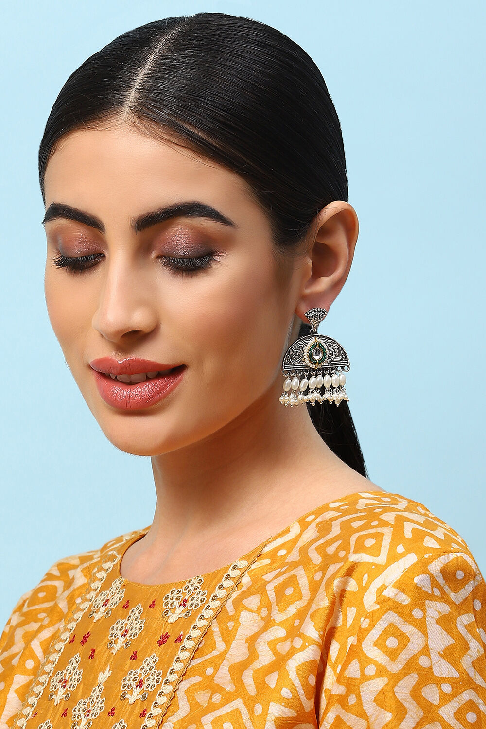 Oxidised Green Brass Earrings image number 1