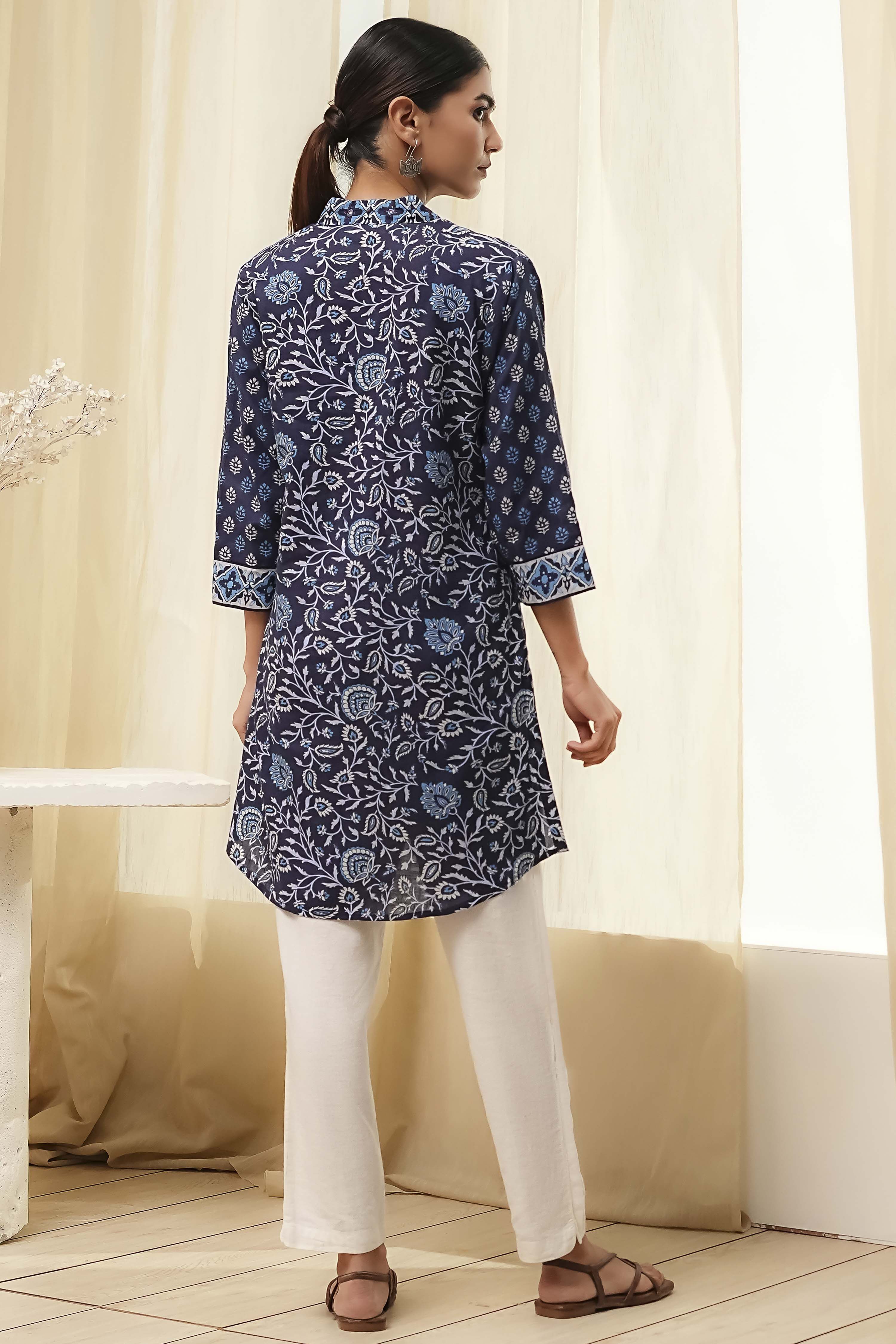 Indigo Cotton Floral Straight Short Kurta image number 3