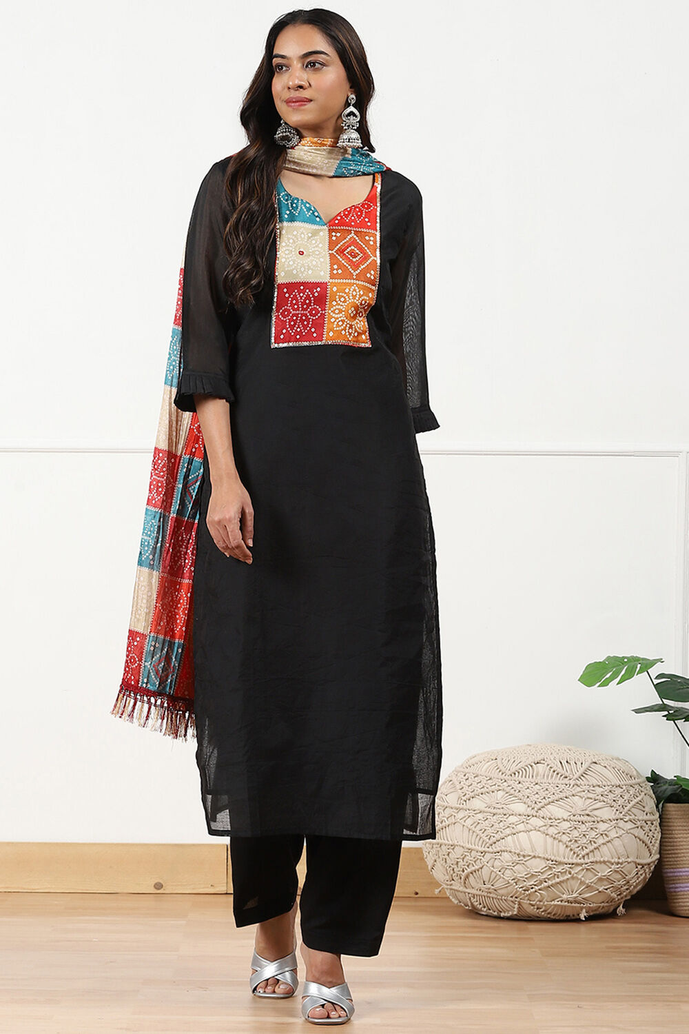 Green Cotton Printed Embroidered Unstitched Kurta Set image number 5
