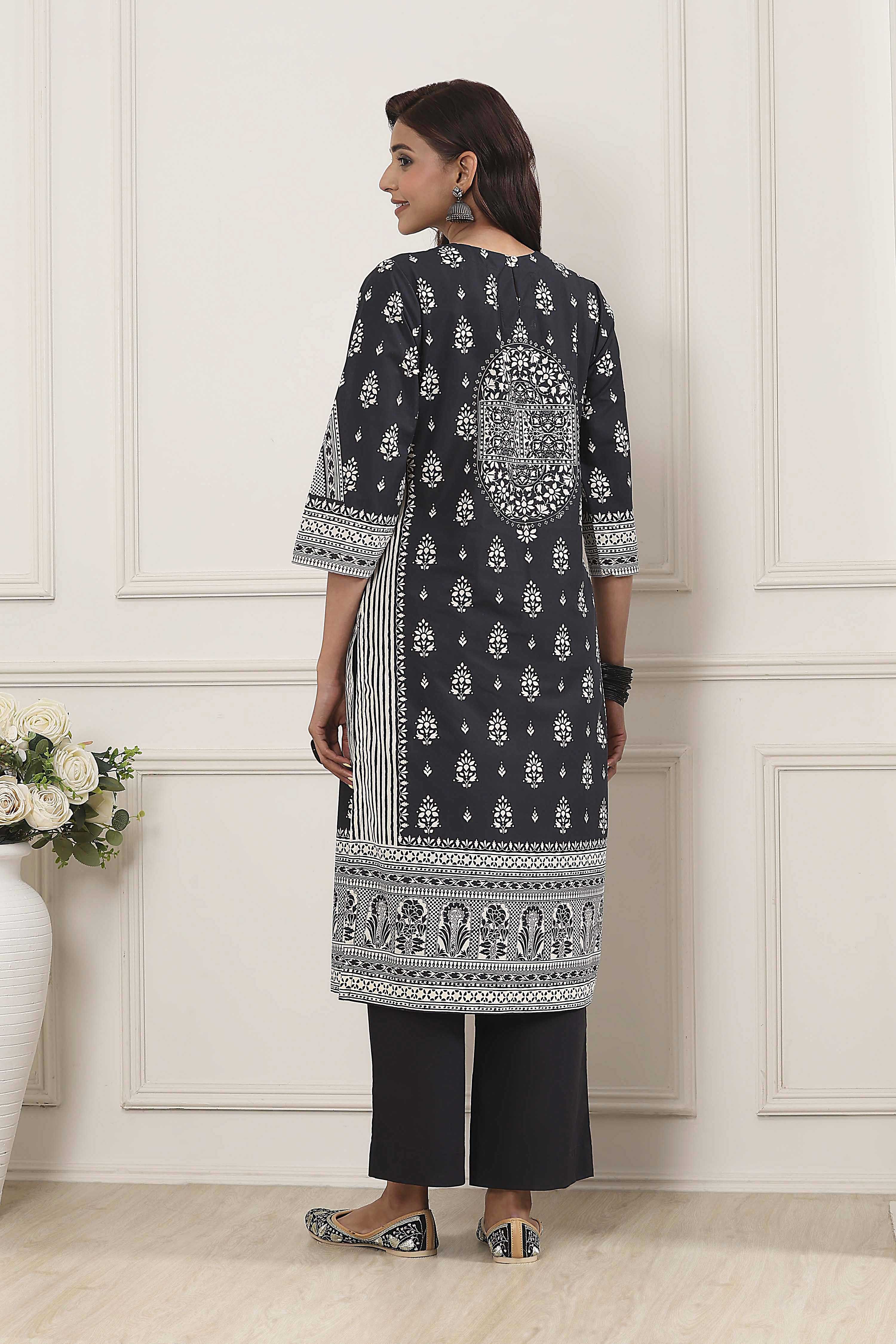 Black Cotton Printed Straight Suit Set image number 4