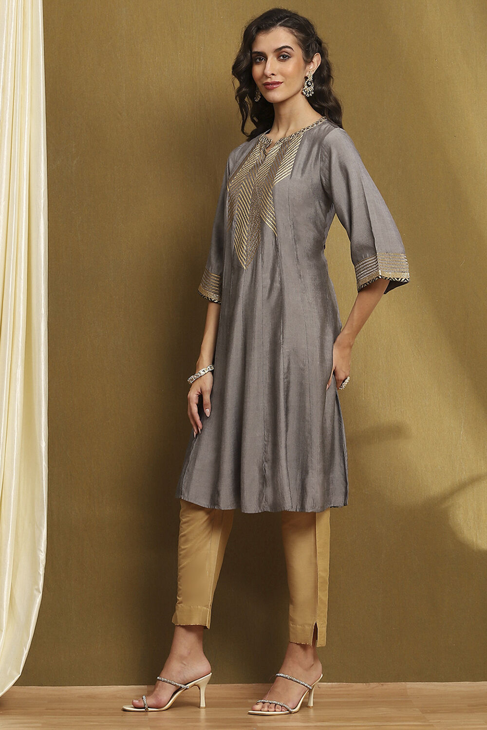 Grey Yarn-Dyed Festive Kalidar Kurta image number 2