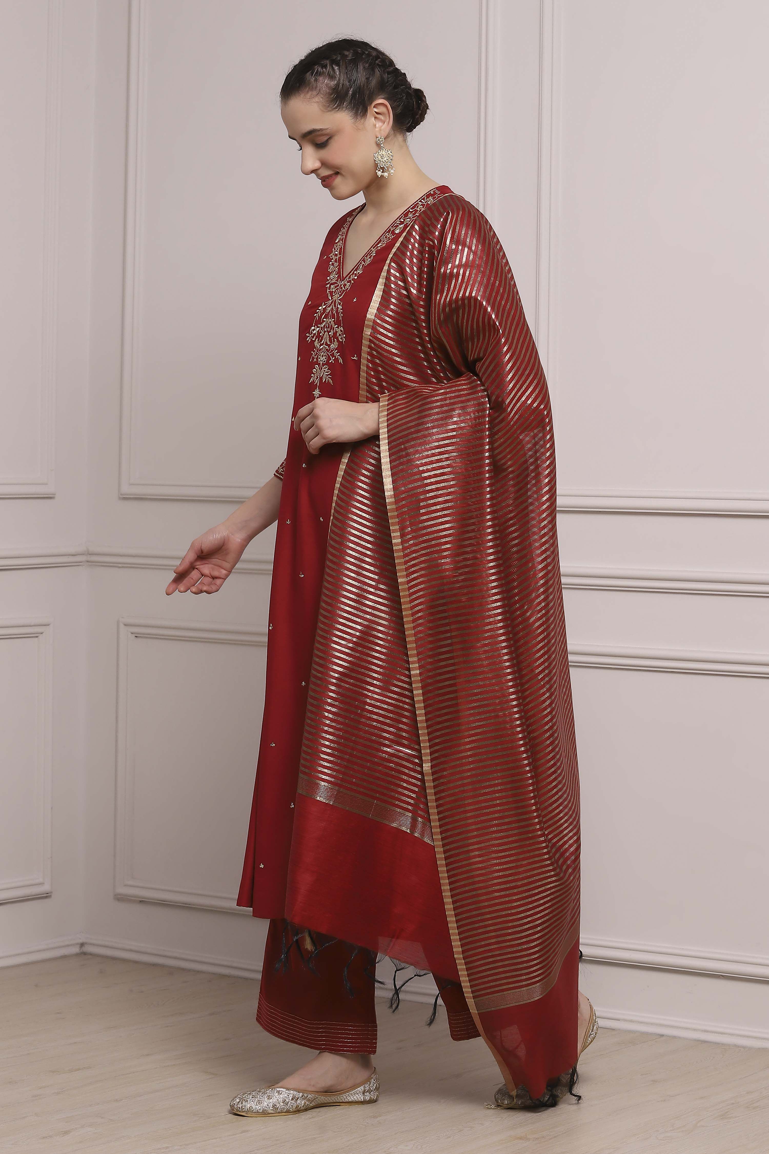 Green Embroidered Kalidar Suit Set image number 3