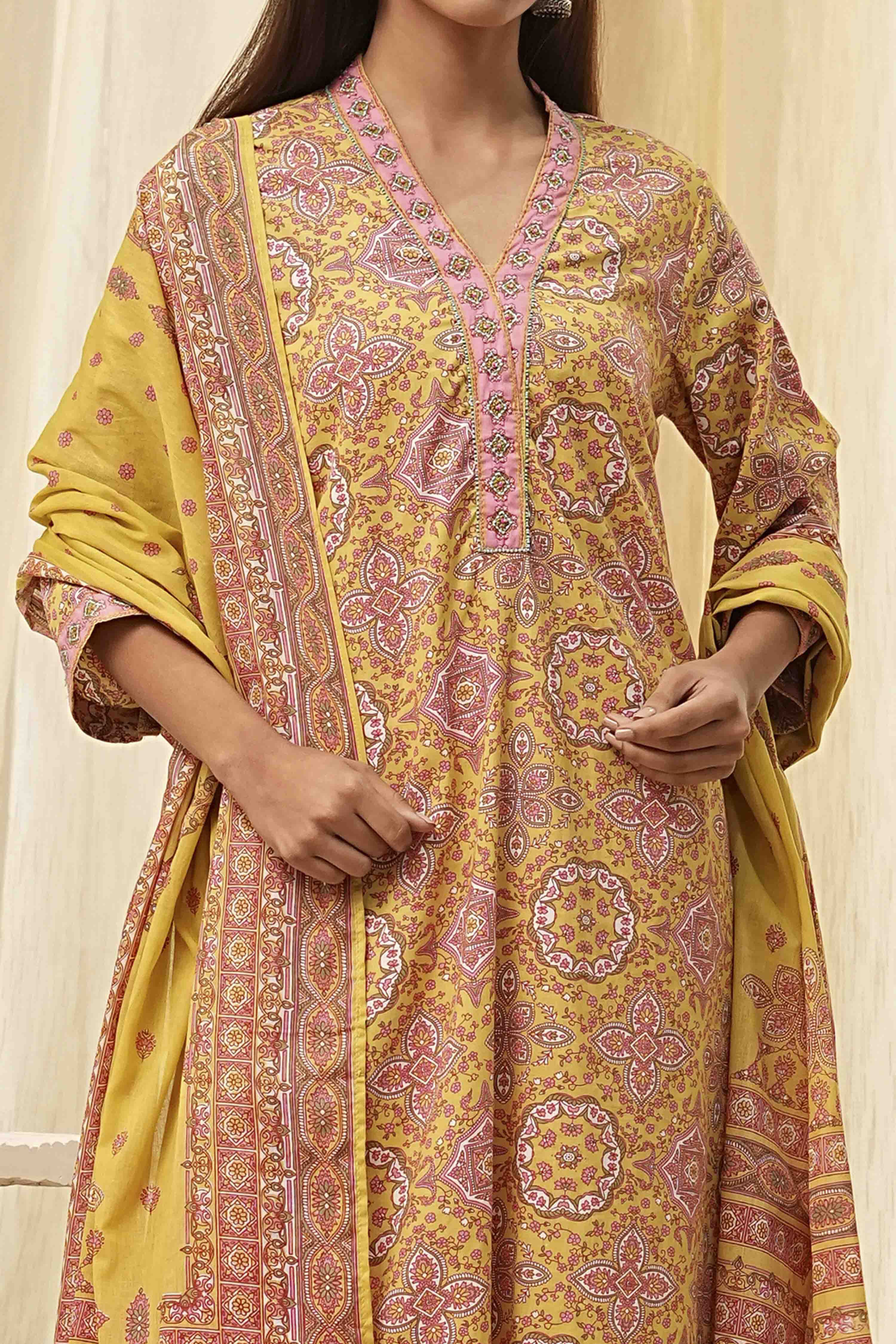 Green Cotton Printed Straight Suit Set image number 1