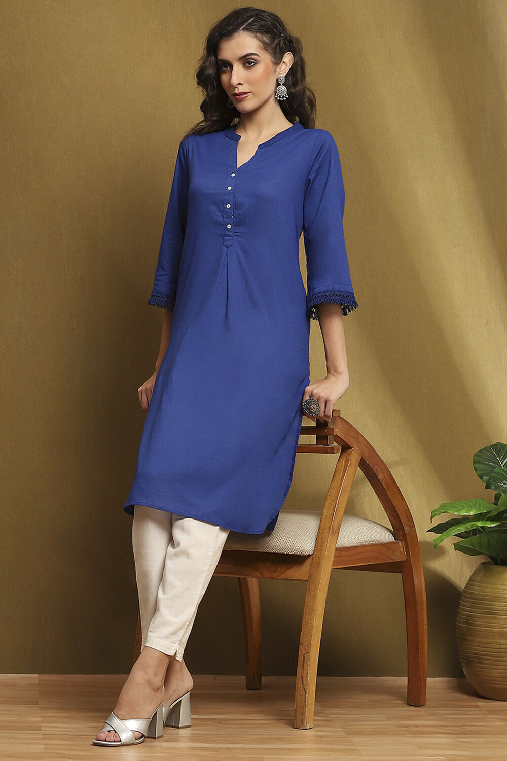Indigo Cotton Blend Solid Straight Kurta image number 0