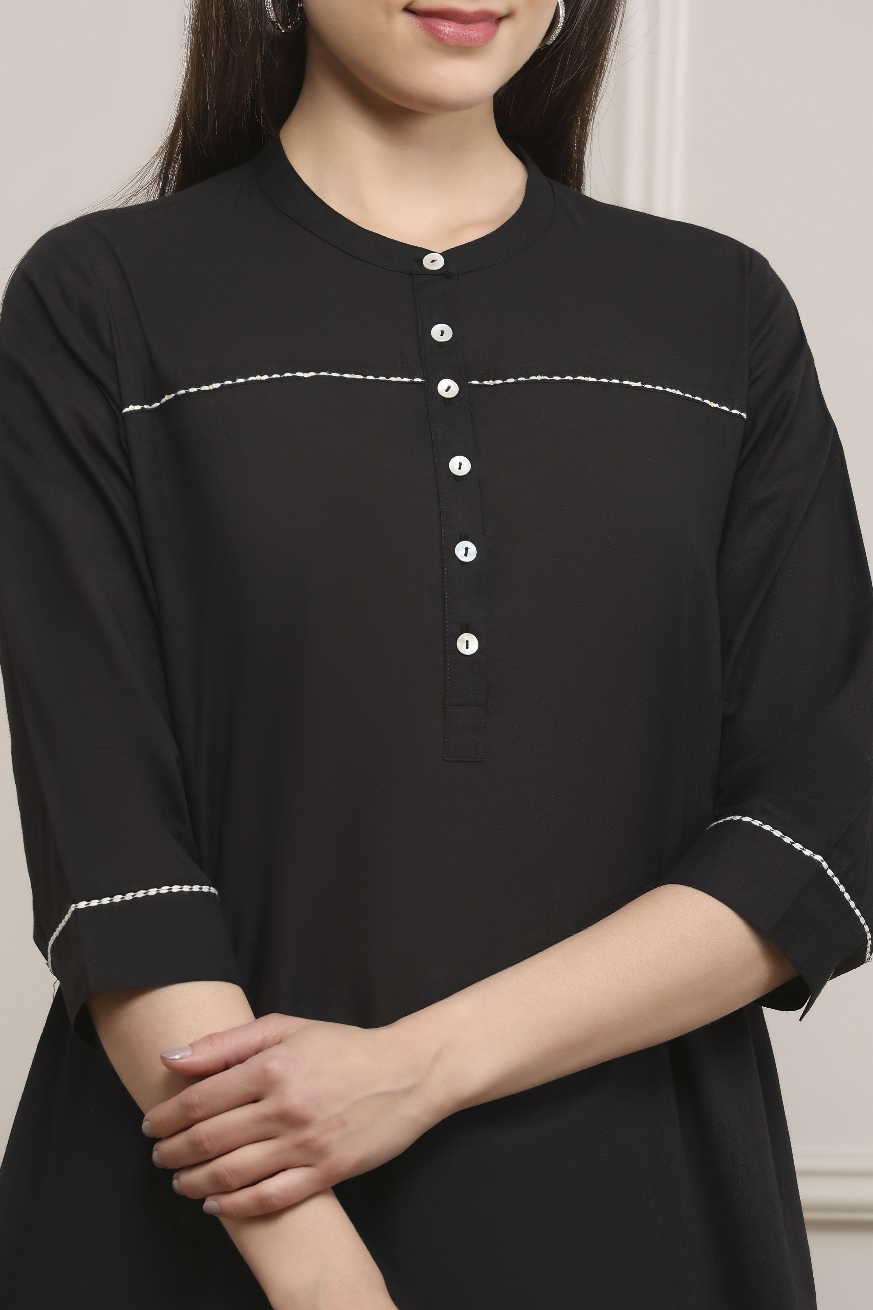 Black Cotton Solid Straight Kurta image number 1