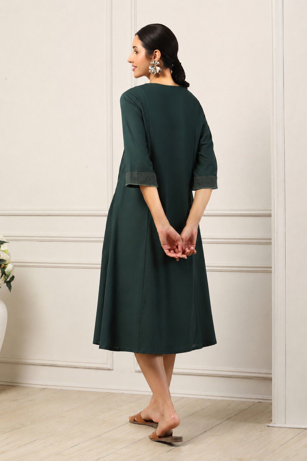 Green Cotton Solid Pleated A-Line Dress image number 4