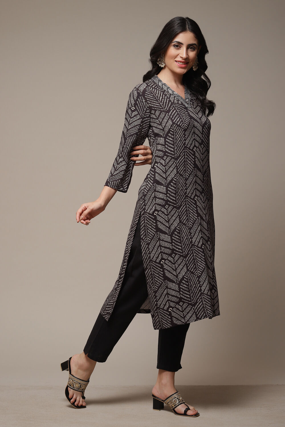 Beige LIVA Straight Printed Kurta image number 4