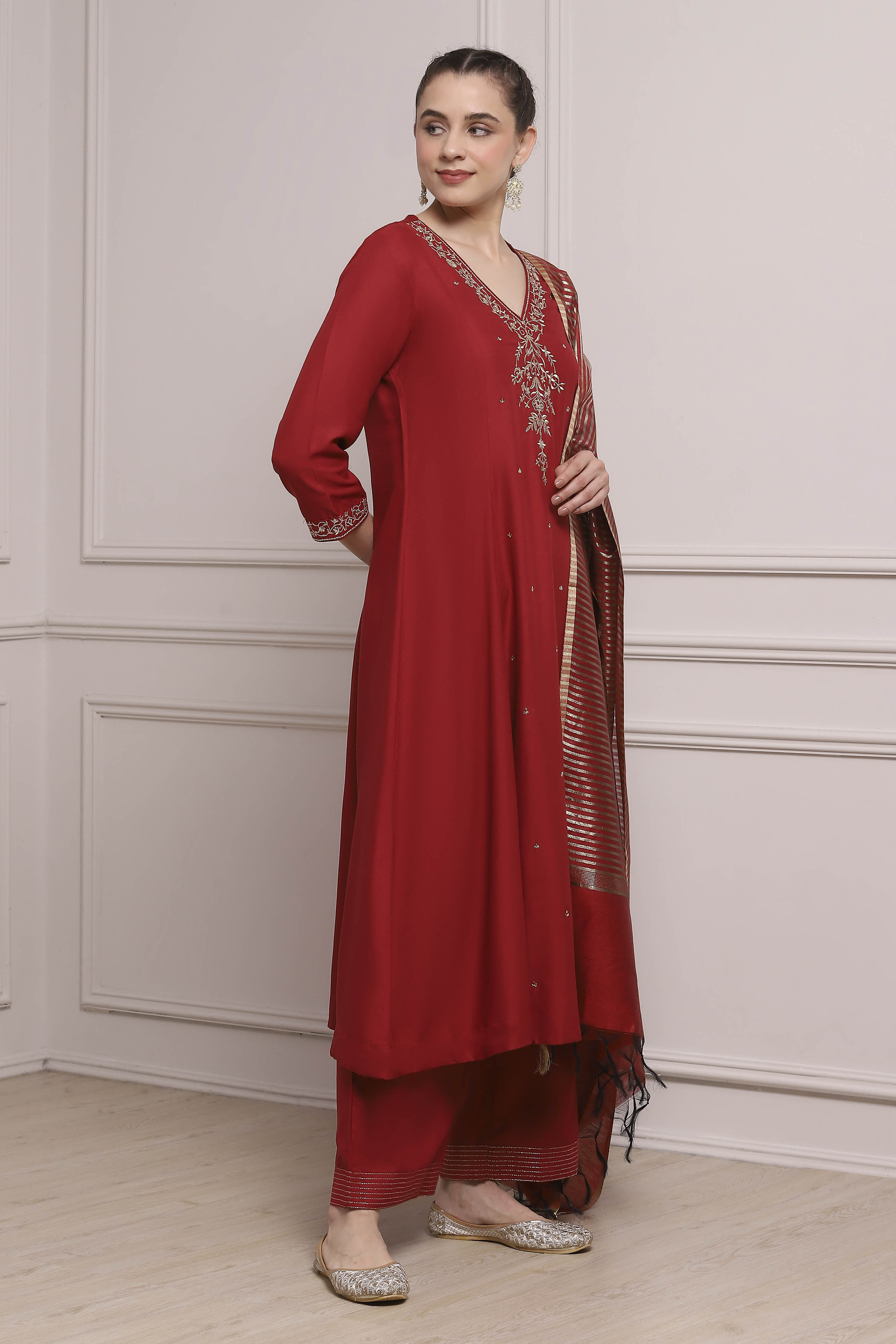 Green Embroidered Kalidar Suit Set image number 5