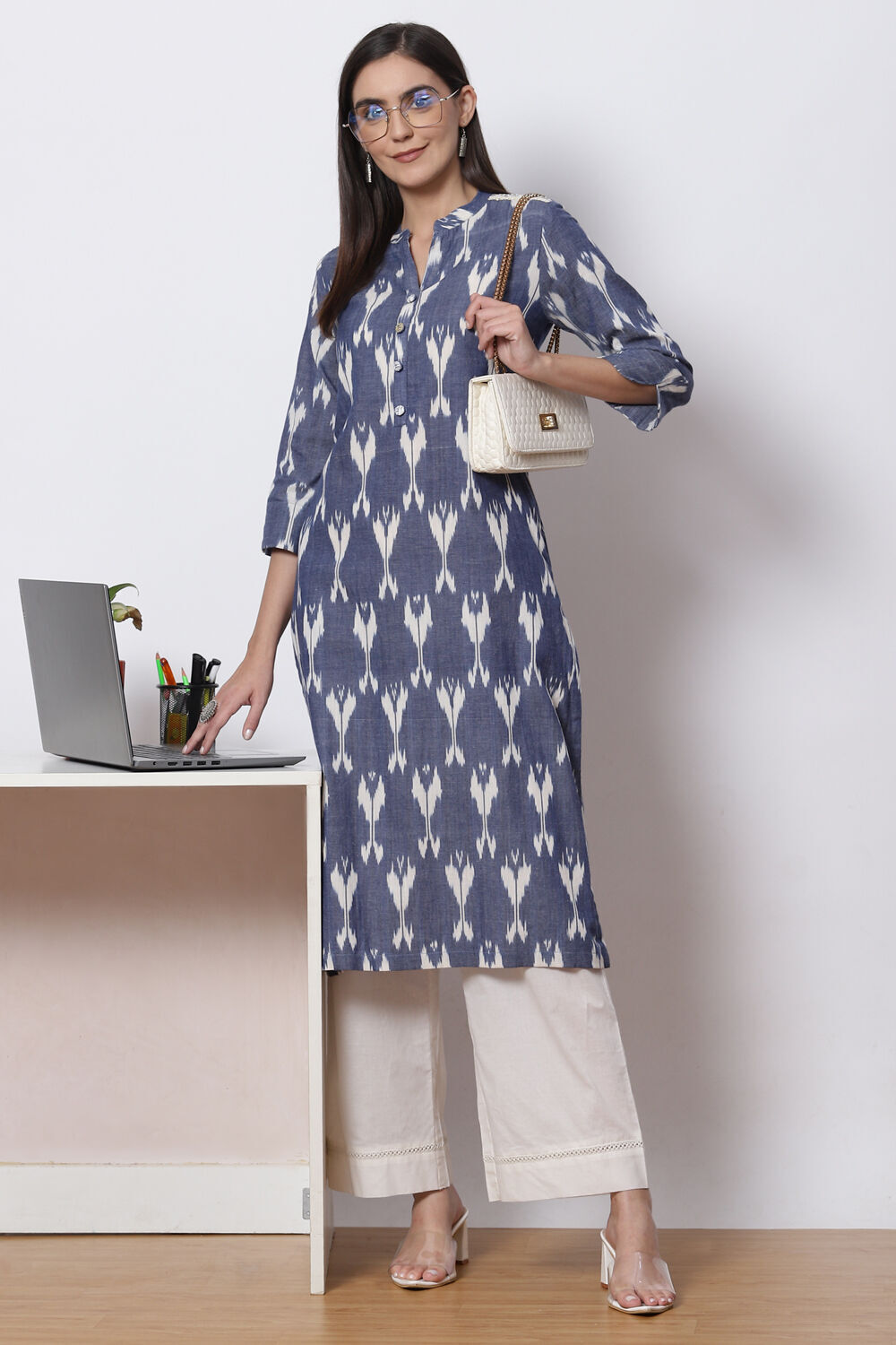 Blue & White Cotton woven 2 Piece Set image number 6