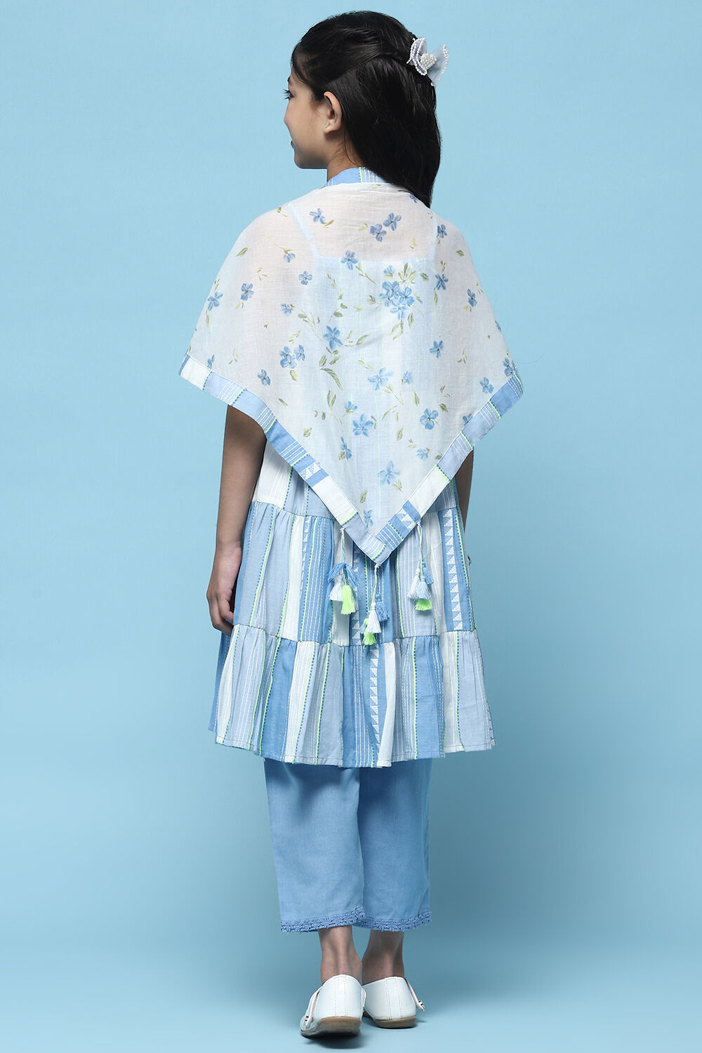 Blue Printed Cotton Kurta With Pants & Printed Scarf.  image number 5