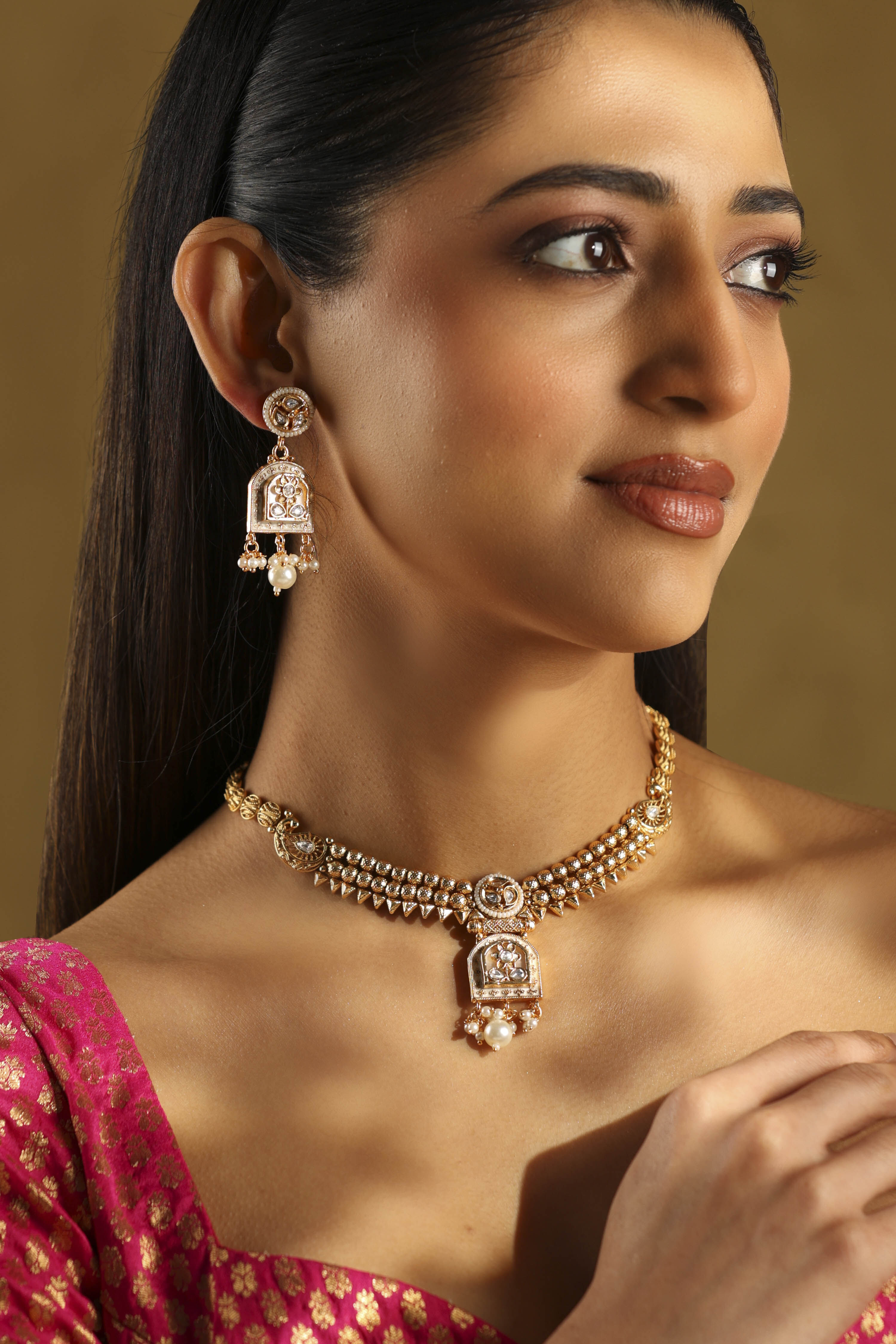 White Alloy Necklace Set image number 3