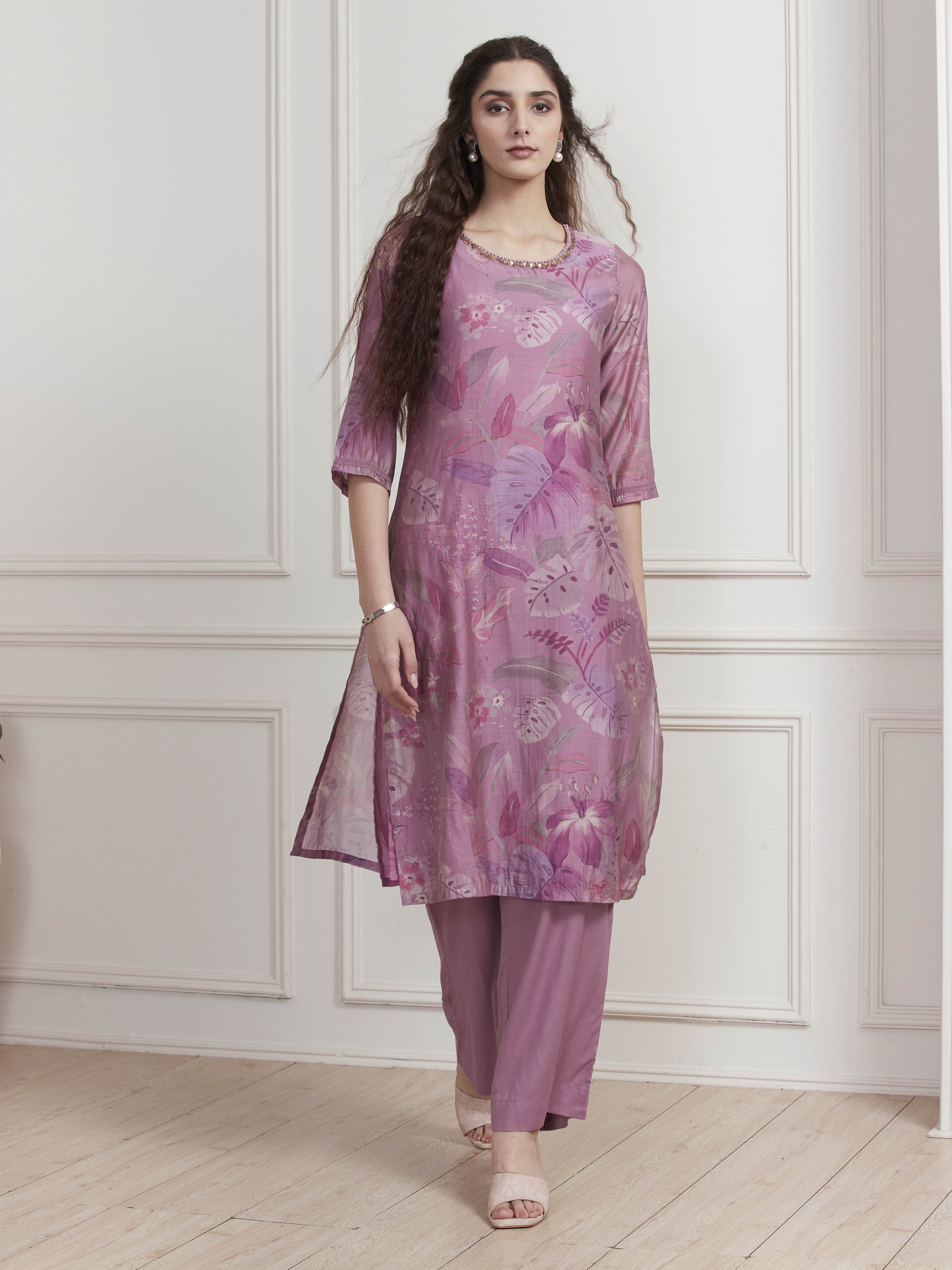 Lavender Floral Printed Straight Kurta Set image number 6