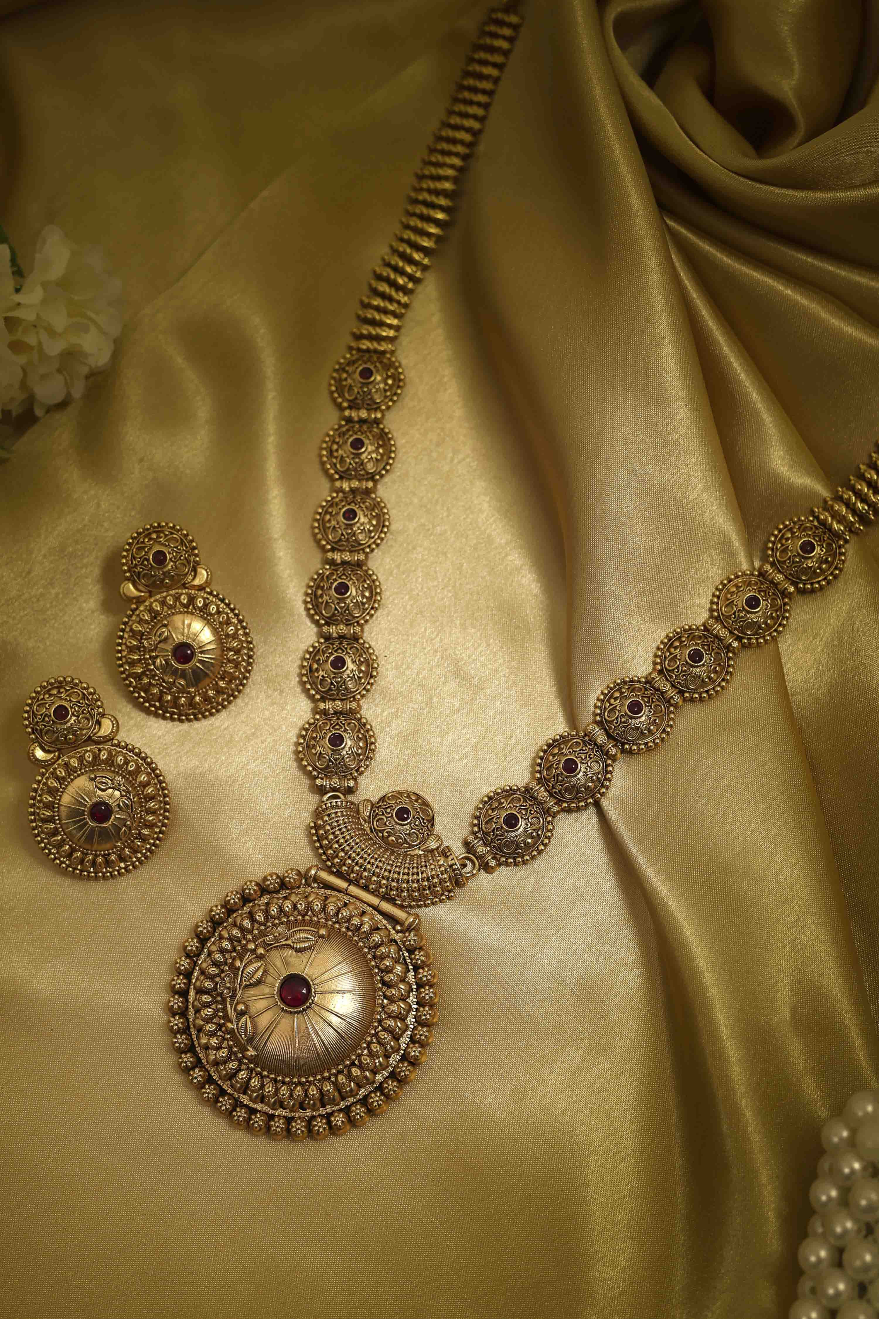 Gold Brass Temple Set image number 3