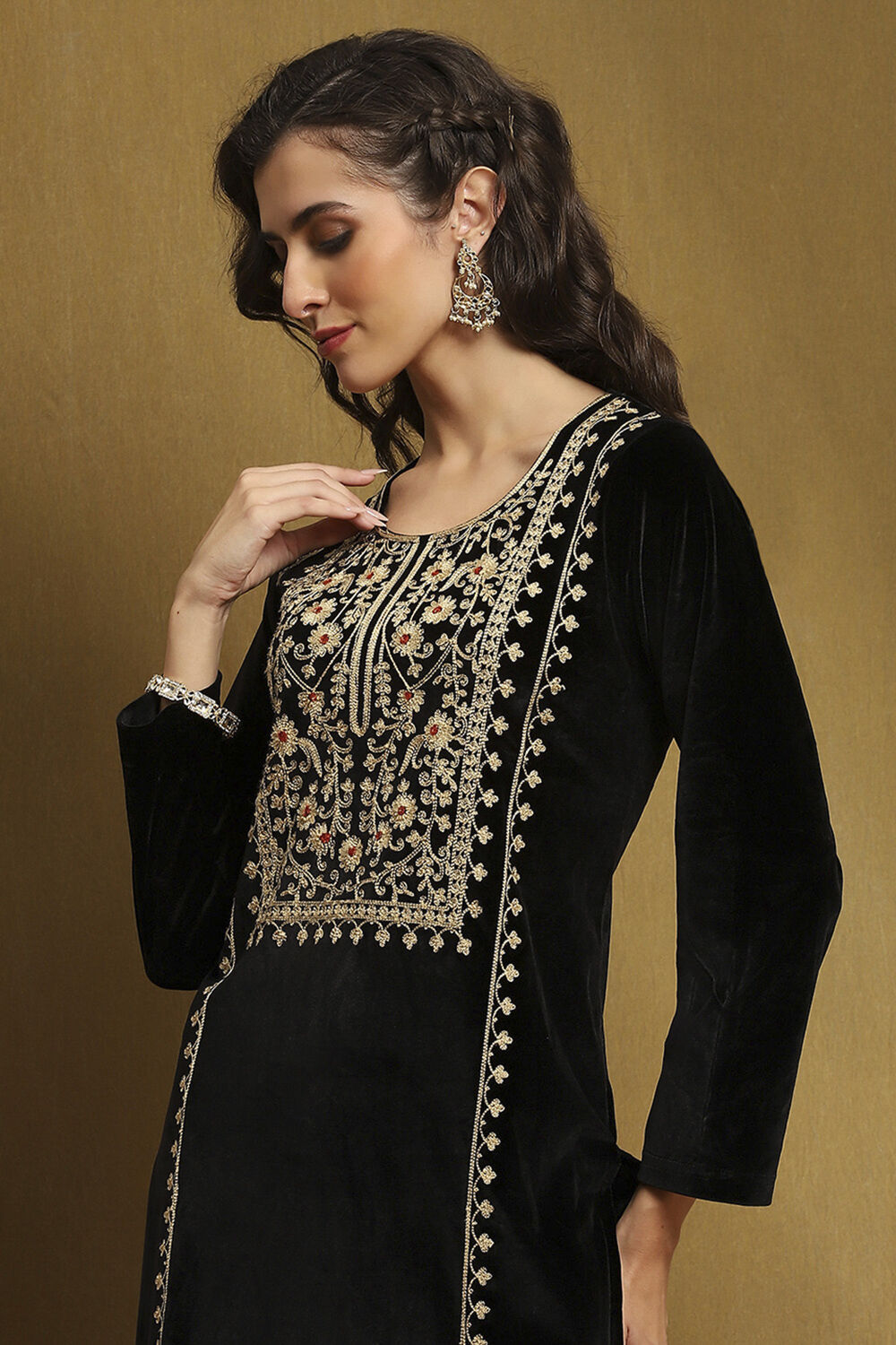 Black Velvet Embroidered Straight Kurta image number 1