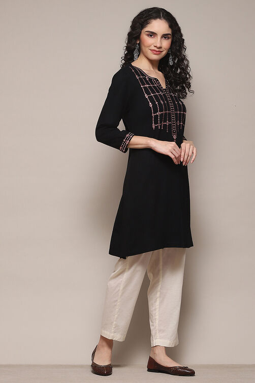 Black Daffodil Straight Yarndyed Kurta image number 4