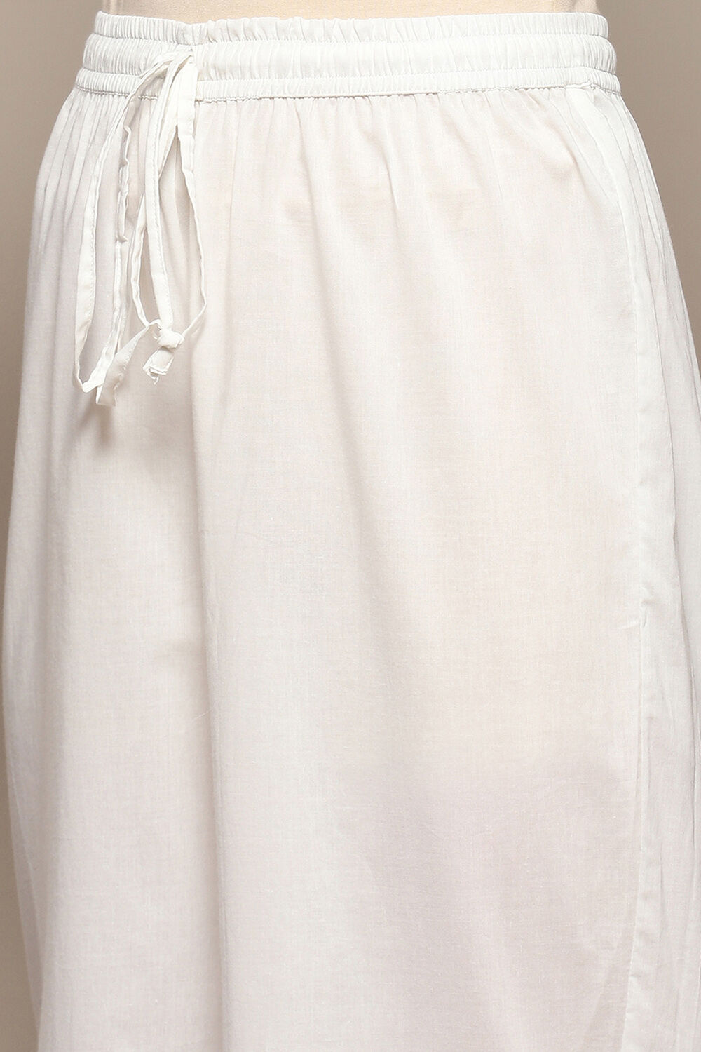 Off White Polyester Straight Suit Set image number 2