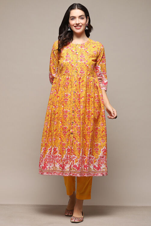 Yellow Cambric Flared Kurta Pant Suit Set image number 6