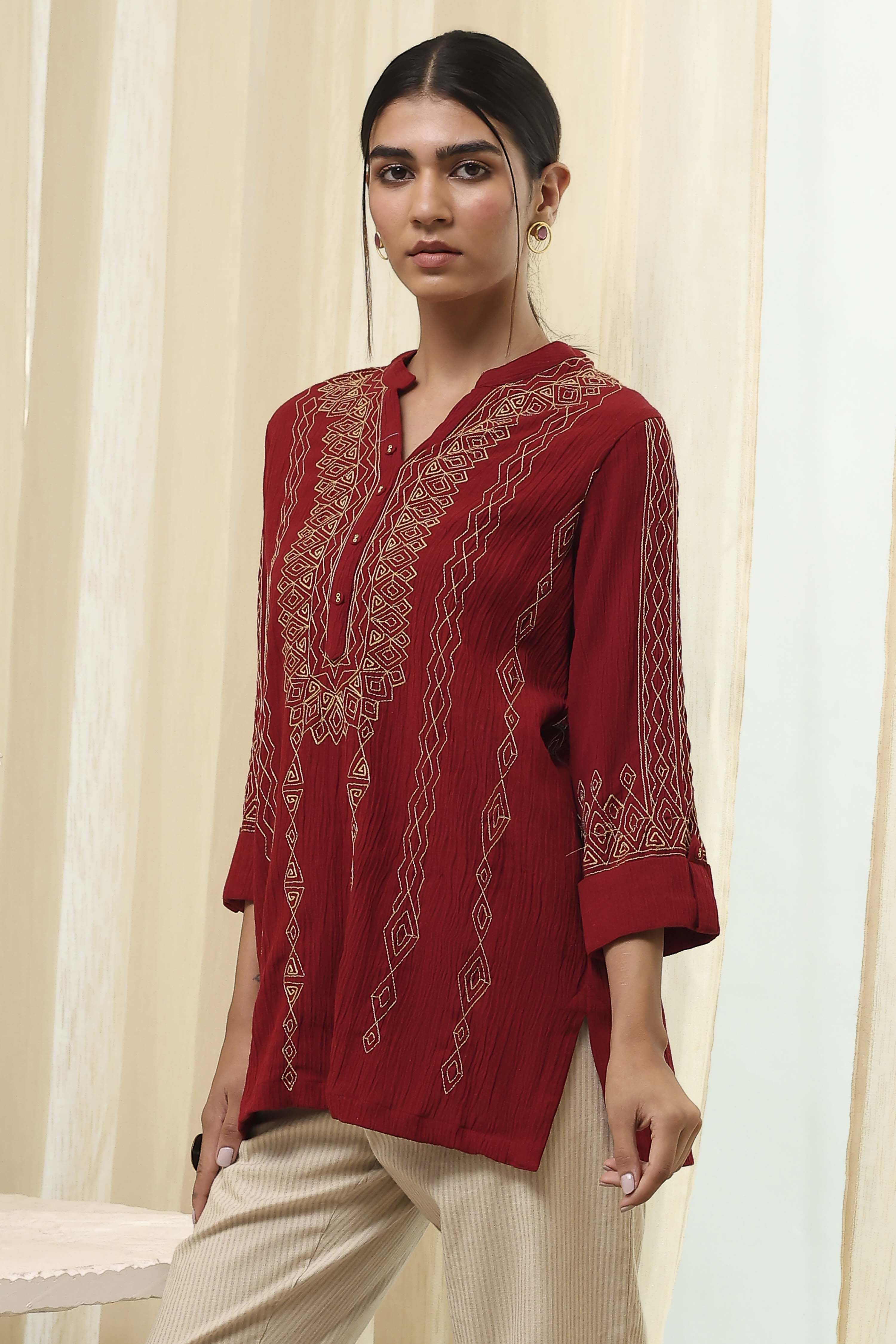 Red Embroidered Straight Short Kurta image number 2