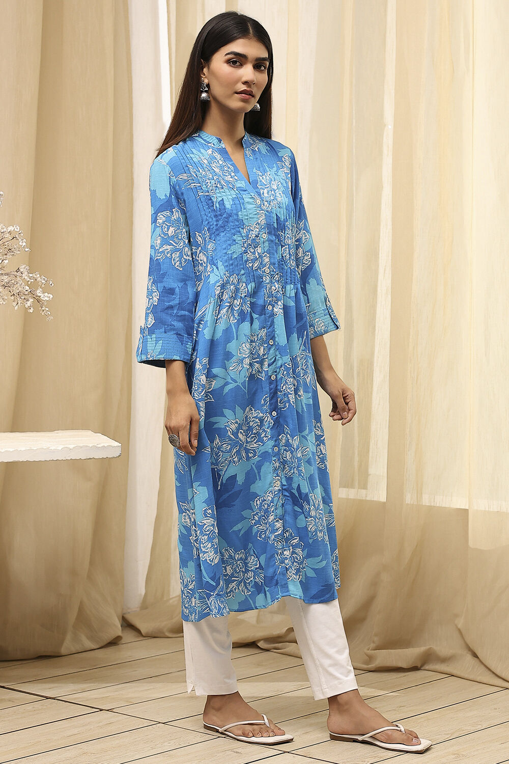 Blue Floral Printed Straight Kurta image number 3