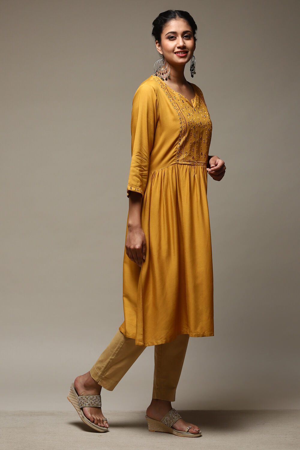 Mustard Rayon Flared Kurta image number 4