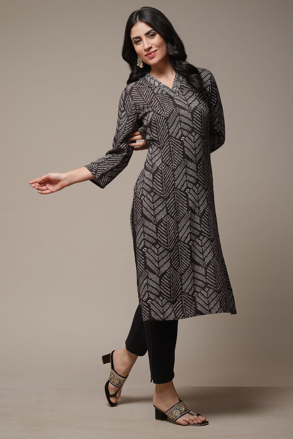 Beige LIVA Straight Printed Kurta image number 0
