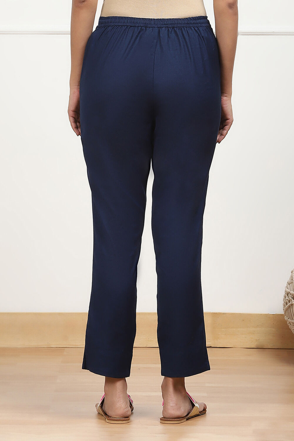 Rust Cotton Solid Regular Pants image number 5