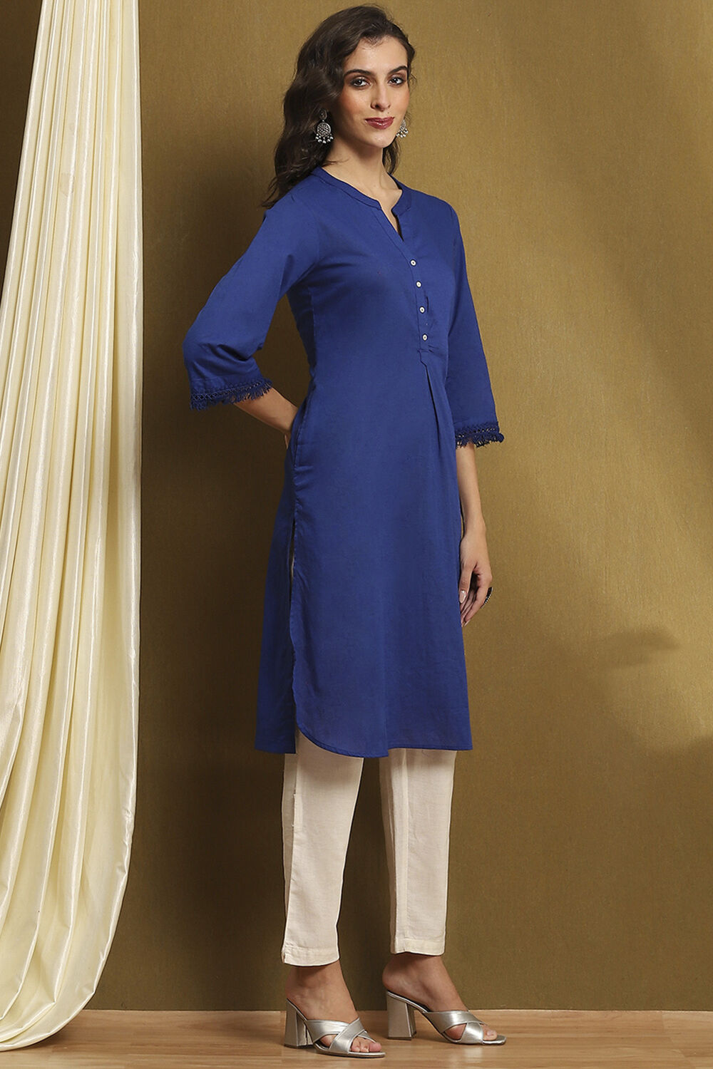 Indigo Cotton Blend Solid Straight Kurta image number 4