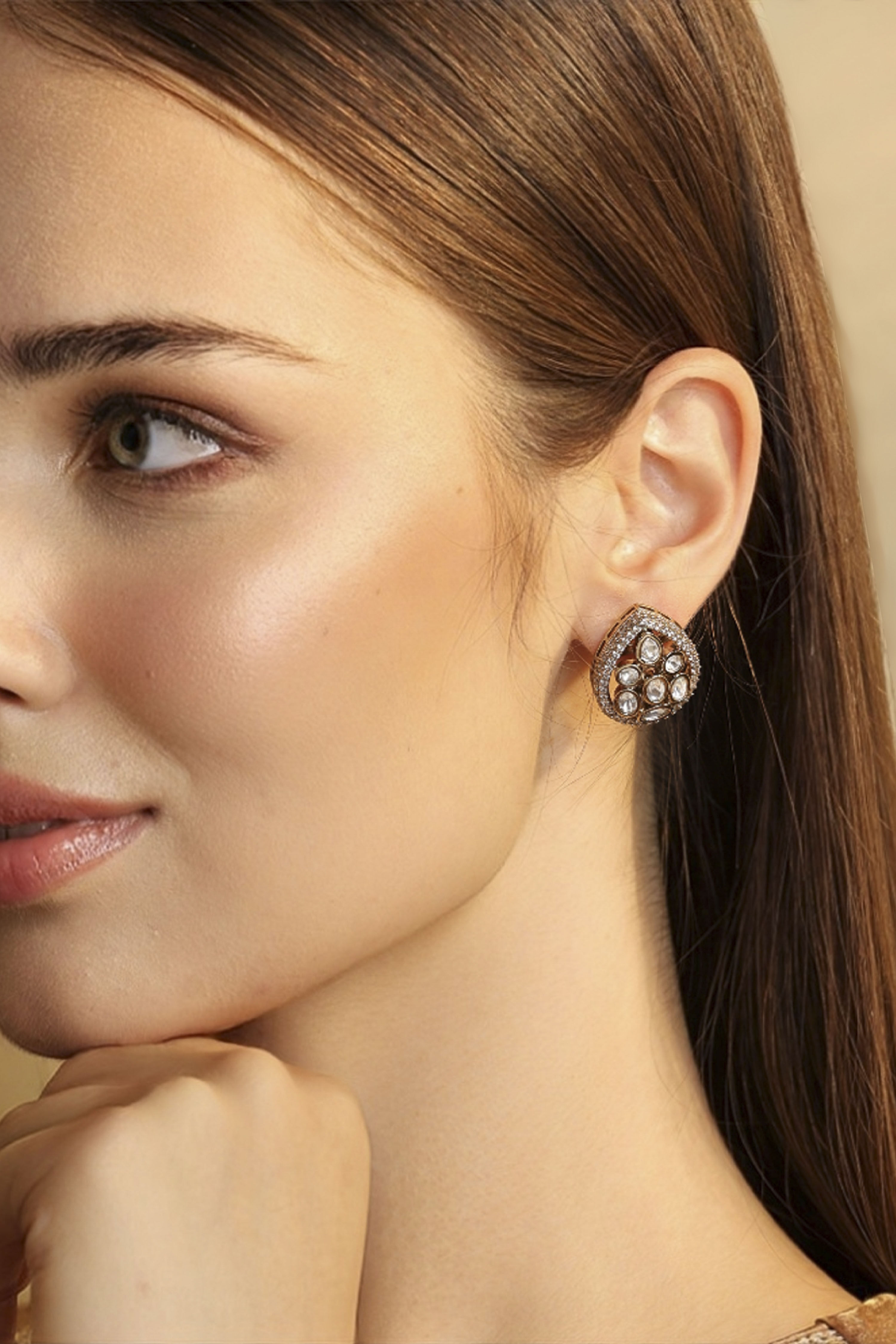 White Brass Gold-Plated Teardrop Stud Earrings image number 1