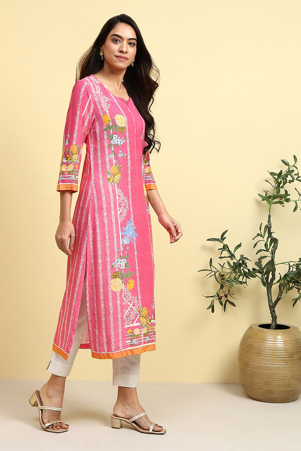 Purple Floral Printed Regular Fit Straight Kurta image number 4
