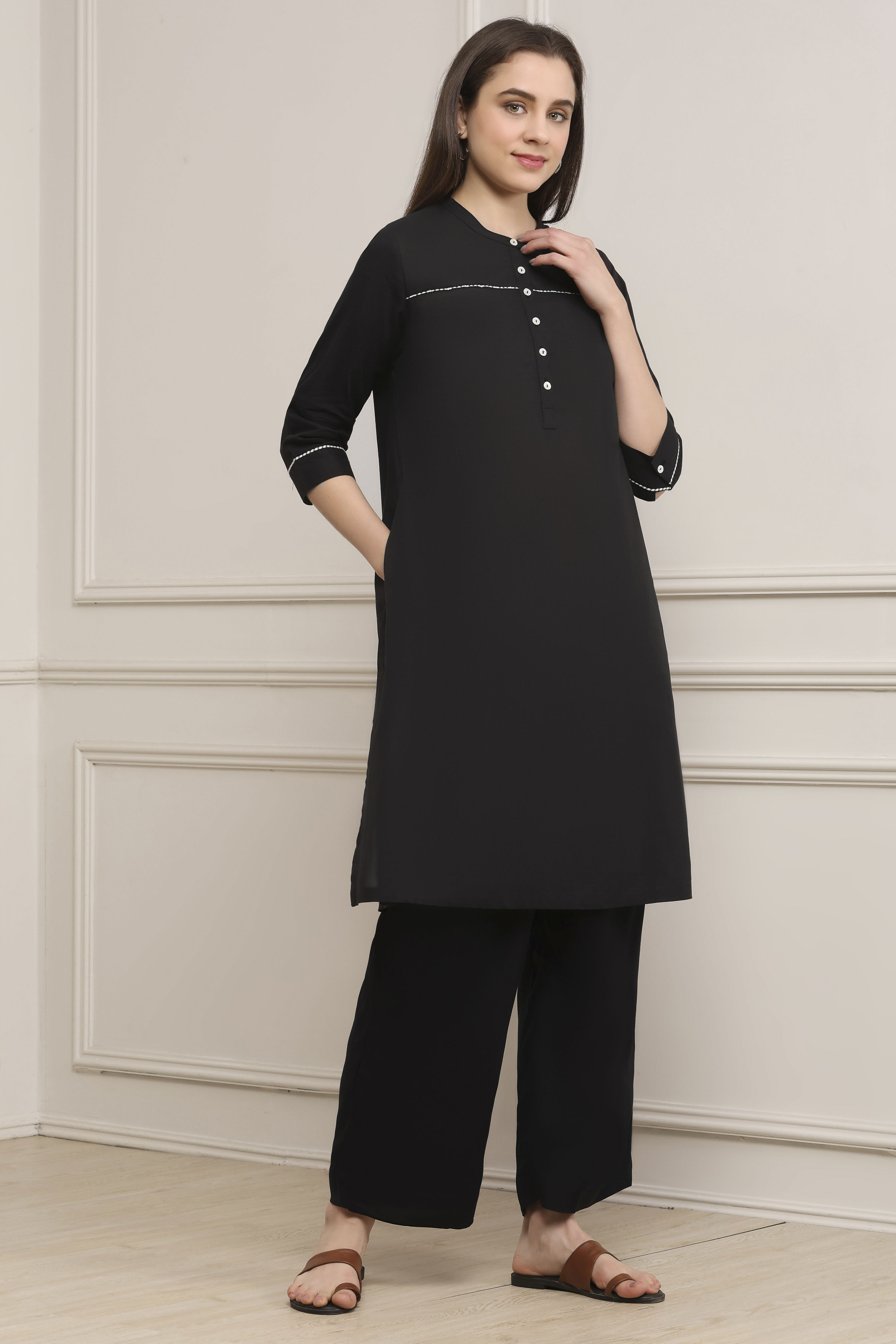 Black Cotton Solid Straight Kurta image number 0