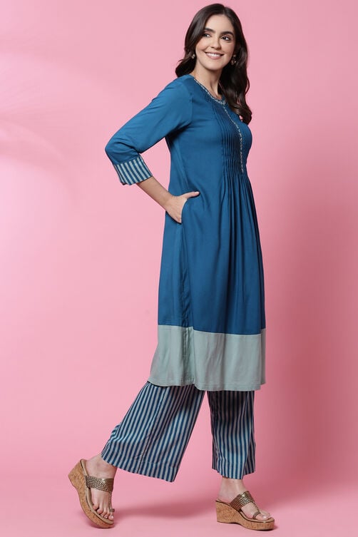 Teal LIVA Flared Fusion Solid Kurta Set image number 5