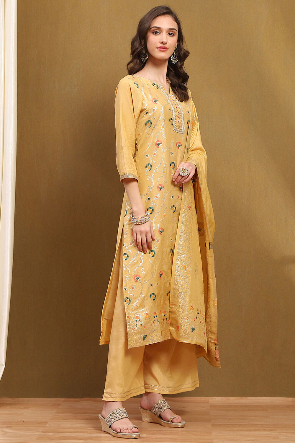 Pink Silk Blend Woven Floral Unstitched Suit Set image number 3