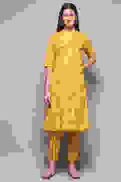 Yellow Cotton Straight Kurta Slim Pant Suit Set image number 6