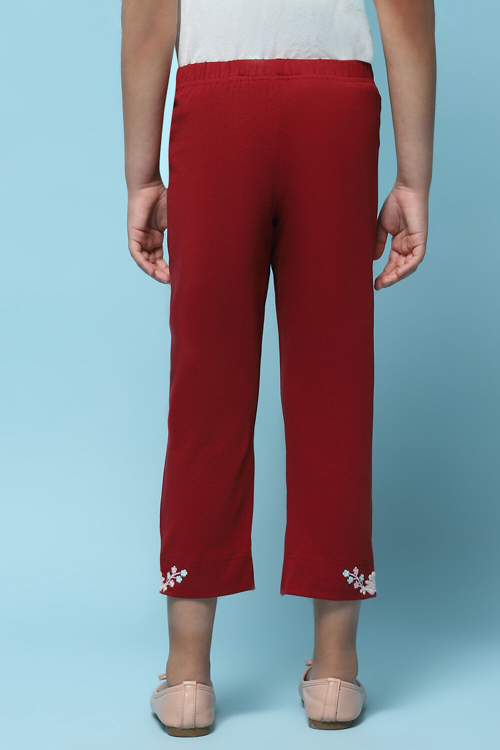 Maroon Cotton Lycra Regular Fit Capri image number 5