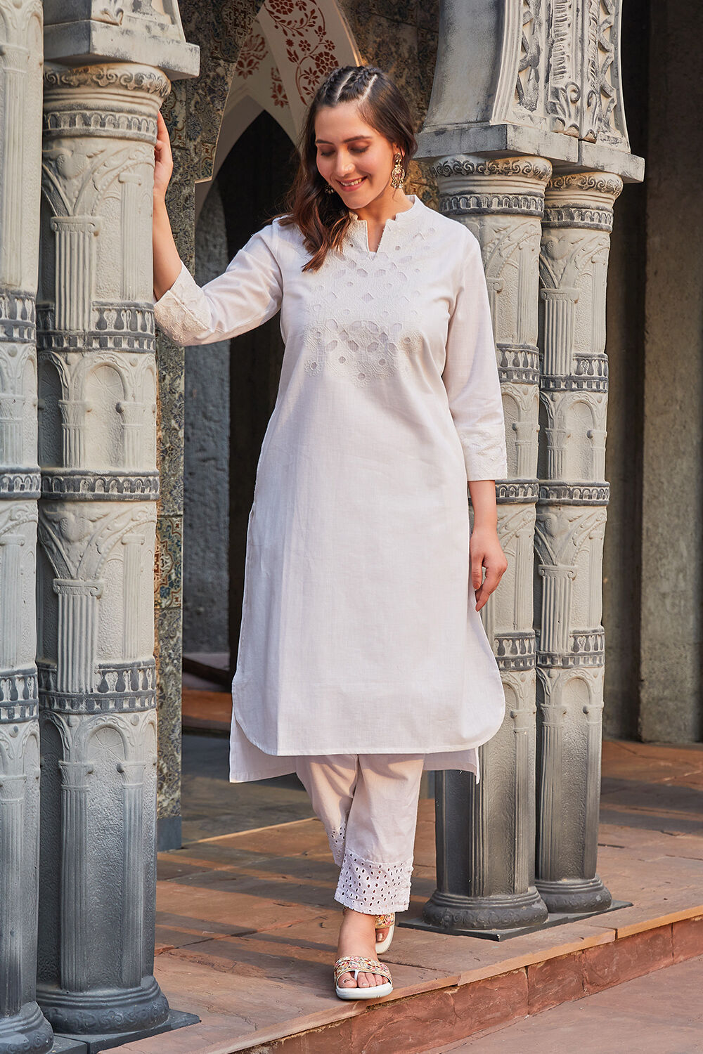 White Cotton Solid Straight Kurta image number 2