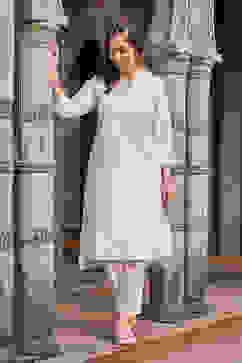 White Cotton Solid Straight Kurta image number 2