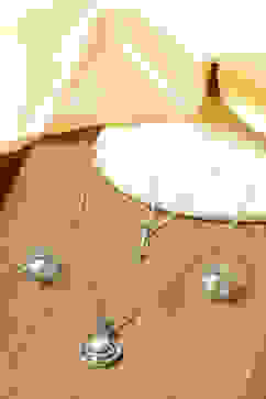 Pearl Brass Necklace Set image number 0