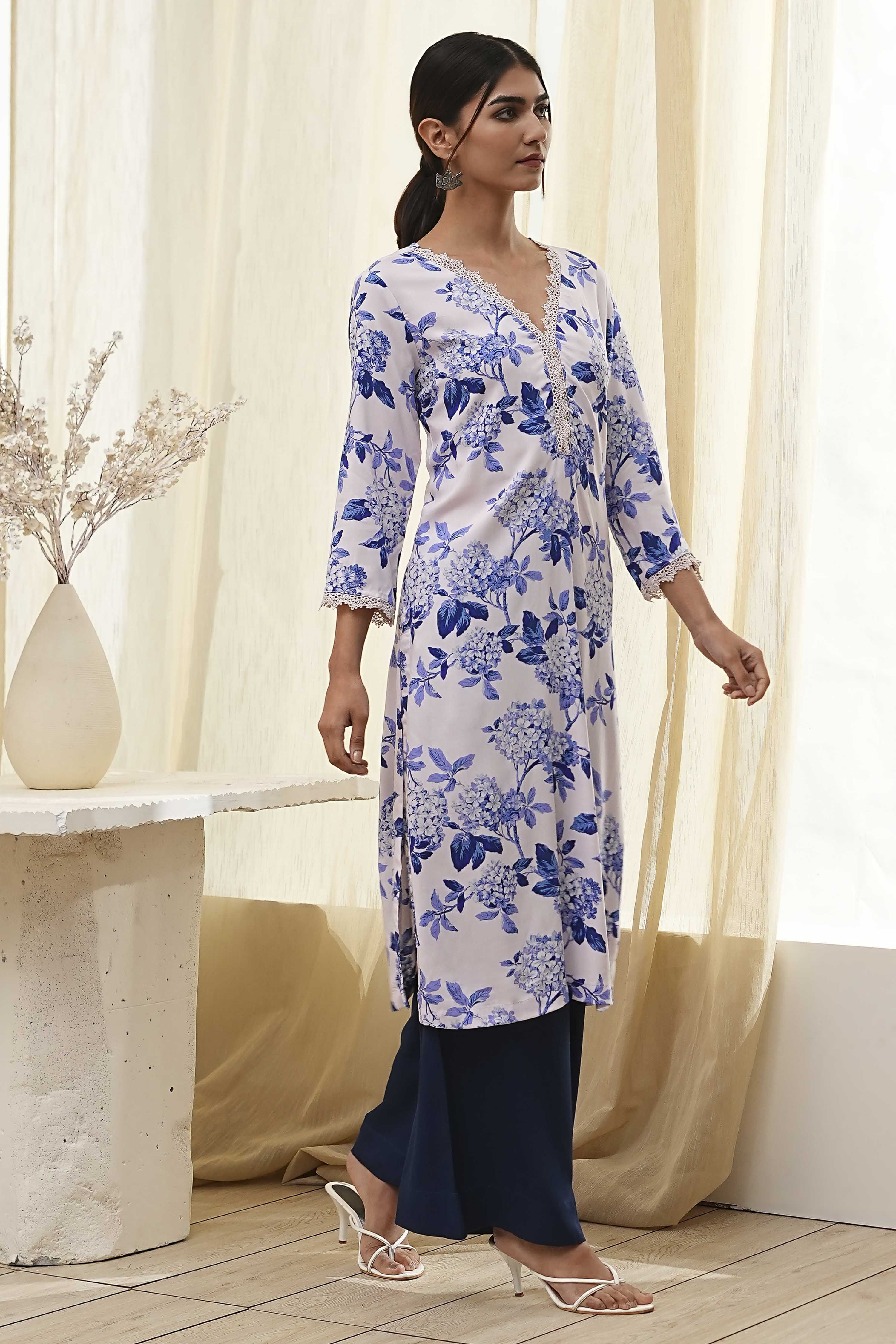 Blue and White Floral Printed Straight Kurta image number 4