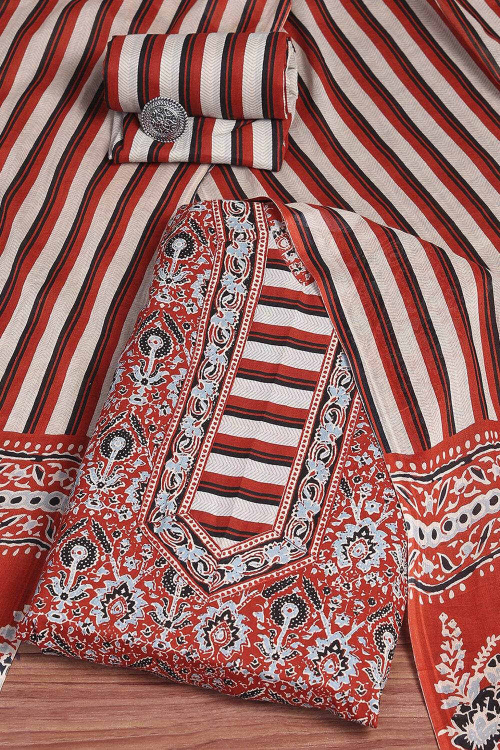 Green Cotton Floral Printed Unstitched Suit Set image number 0